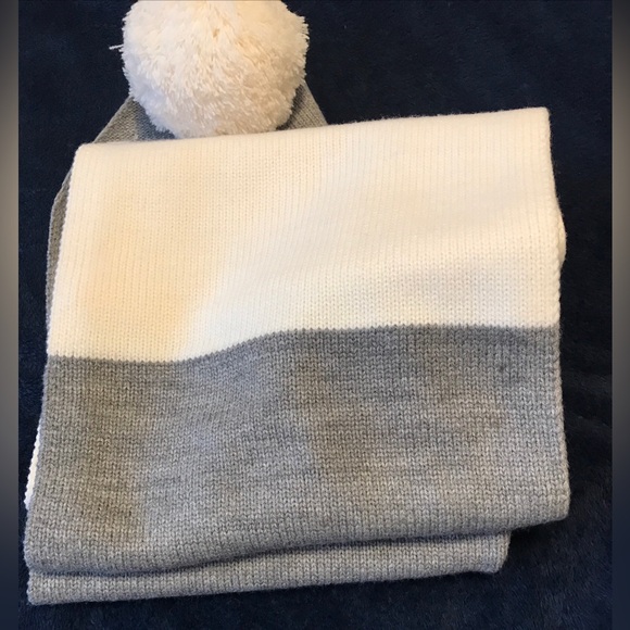 Kate Spade Heather Gray/ Cream color block muffler Pom Pom scarf NWT - Picture 6 of 6